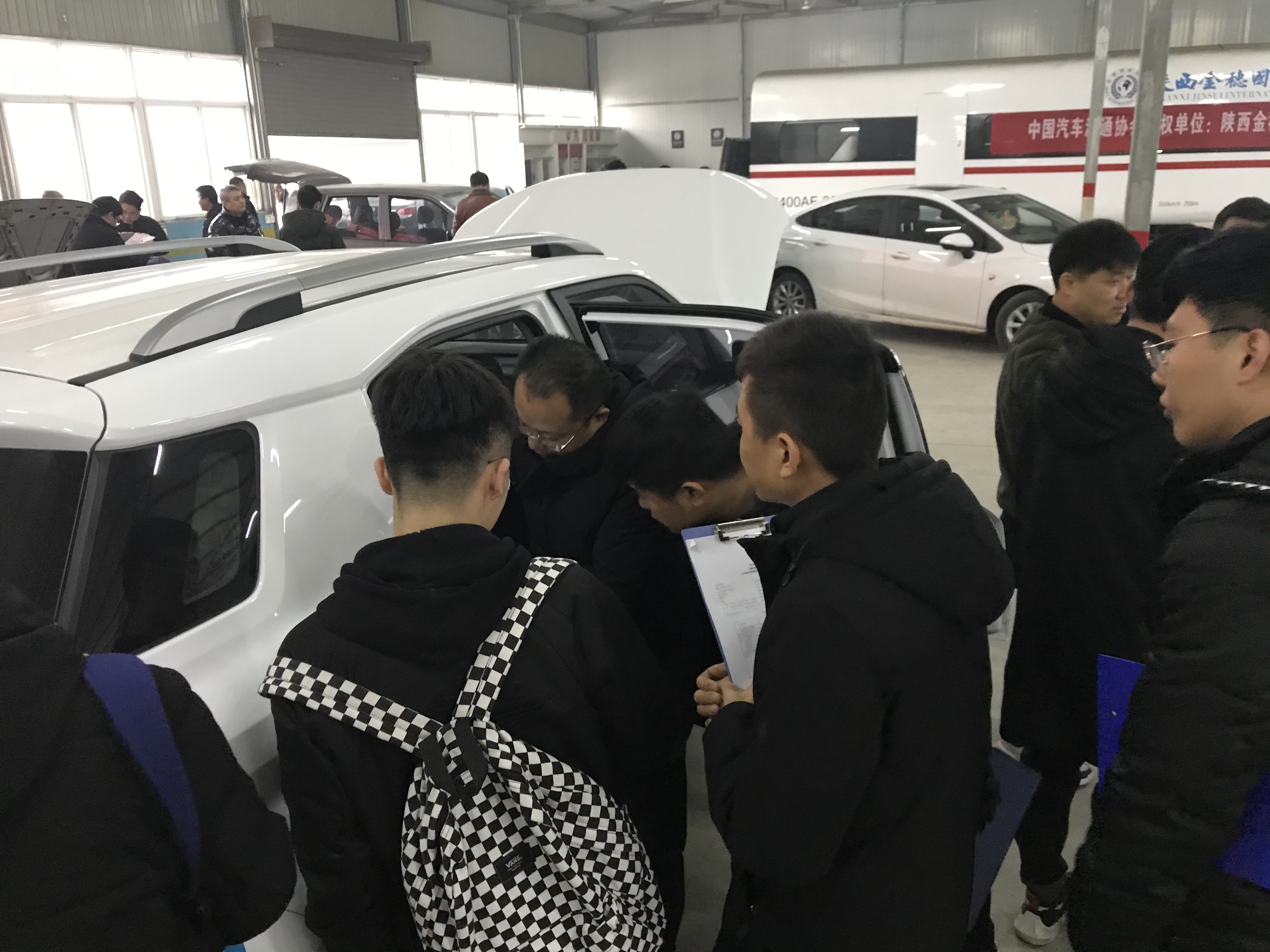 国务院常务会议促进汽车消费，中国汽车流通协会罗磊接受采访。